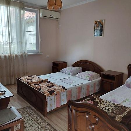 Гостевой Дом Белый Лотос Gagra Exterior foto
