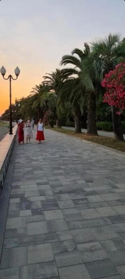 Гостевой Дом Белый Лотос Gagra Exterior foto