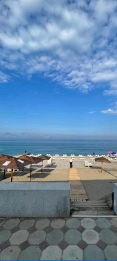Гостевой Дом Белый Лотос Gagra Exterior foto