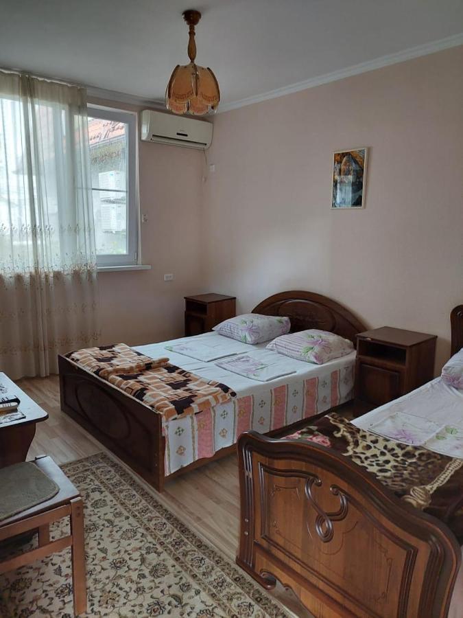 Гостевой Дом Белый Лотос Gagra Exterior foto